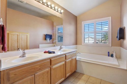 2613 Casey Ray Ct, Turlock CA  95382-8829 exterior