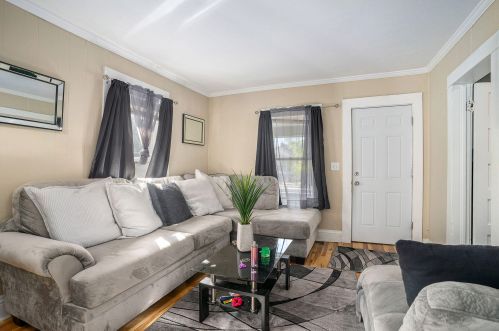 2122 Howden St, Meskegon, MI 49444-1140