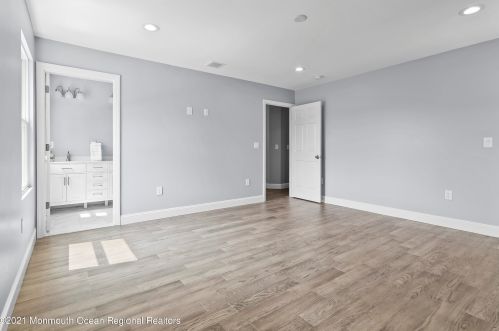 28 Twain Ave, Old Bridge NJ  08857-2110 exterior