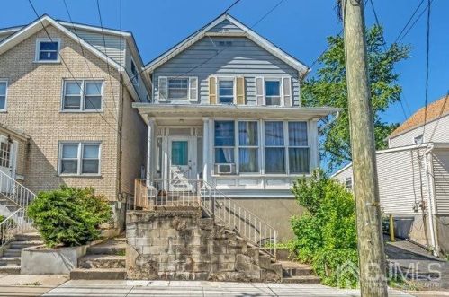 76 Delafield St, New Brunswick, NJ 08901-1747