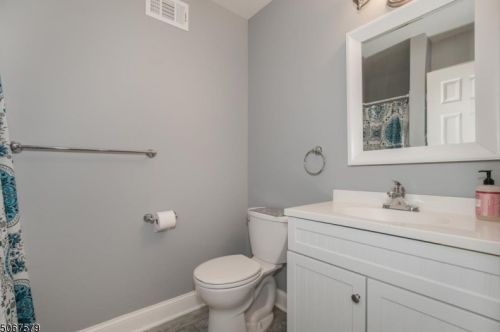 20 Pelican Pt, Fredon NJ 07860-2801 exterior