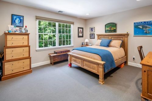 9 Miller Cir, Armonk NY 10504-1357 exterior