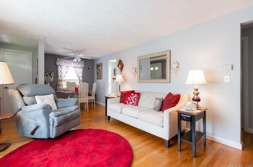 26 Allen St, Enfield CT 06082-4715 exterior