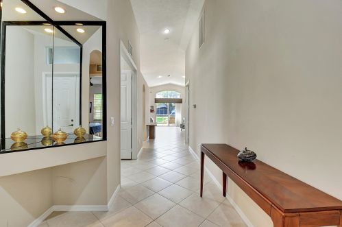 7948 Lando Ave, Boynton Beach FL 33437-6359 exterior