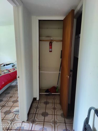 1302 Kleindale Rd, Tucson AZ 85749-8385 exterior