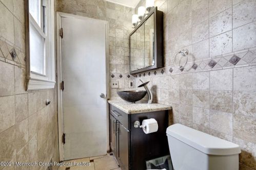 46 Brookside Rd, Edison NJ 08817-4618 exterior