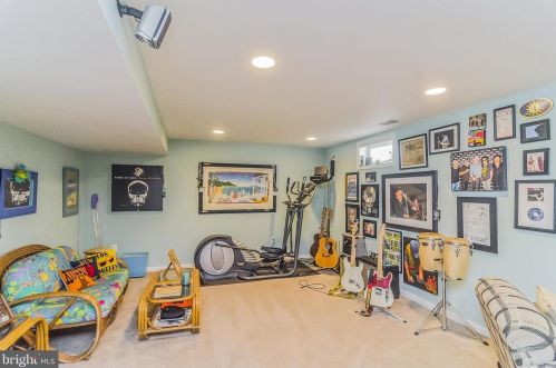 13606 Mt Prospect Dr, Rockville MD 20850-3510 exterior