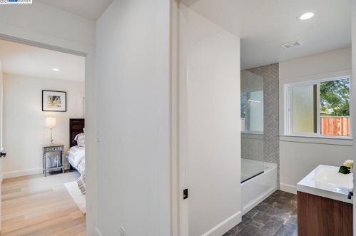 1867 Pleasant Hill Rd, Concord CA  94523-4040 exterior