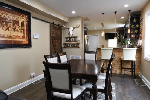 304 107th St, Chicago IL 60655-1709 exterior