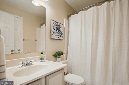 7027 Chesley Search Way, Alexandria VA 22315-4754 exterior