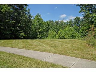 5968 Glasgow Ln, Cleveland, OH 44139-5900