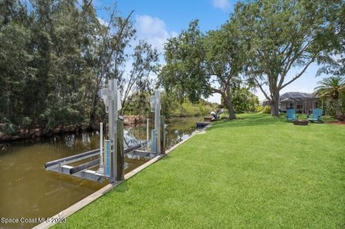 2025 Sykes Crk Dr, Merritt Island FL 32953-3066 exterior