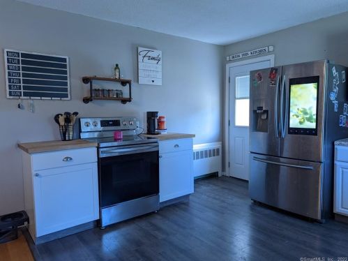 247 Hackmatack St, Manchester CT 06040-6512 exterior