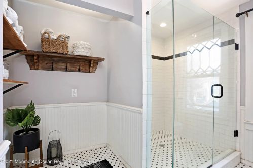 30 Broadway, East Freehold NJ 07728-1813 exterior