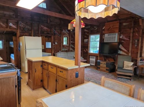 8 Arnold Ln, Killingly CT 06241-1515 exterior