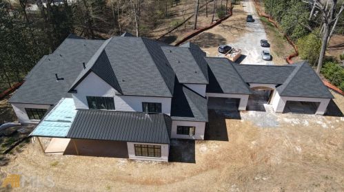 5271 Lk Forrest Dr, Atlanta GA 30342-2524 exterior