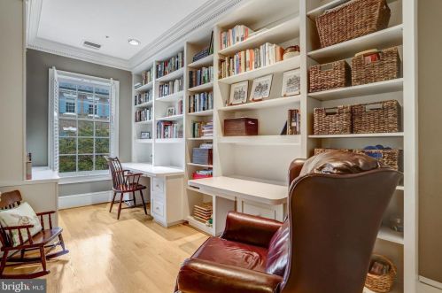 25 Wilkes St, Alexandria VA 22314-3853 exterior