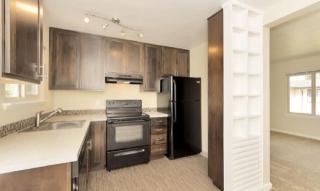 1913 73rd Ave, Portland OR  97213-6054 exterior