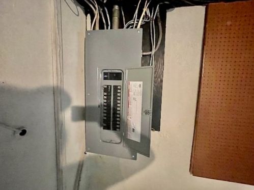 52 Laurel Ln, Springfield MA  01106-2004 exterior