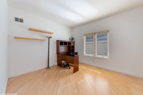 692 Indiana St, Elmhurst IL 60126-1345 exterior