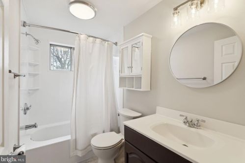 114 Woodview Ln, Riverton NJ  08077-3218 exterior