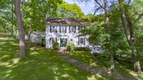 50 Grayrock Rd, Clinton, NJ 08809-1073