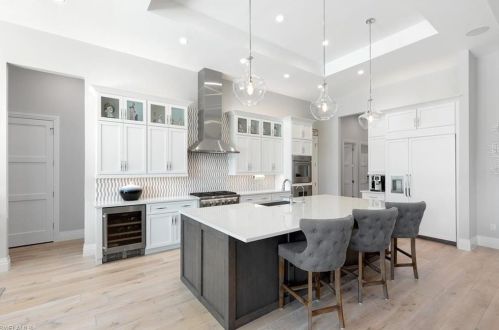 720 Anderson Dr, Naples, FL 34103-2811