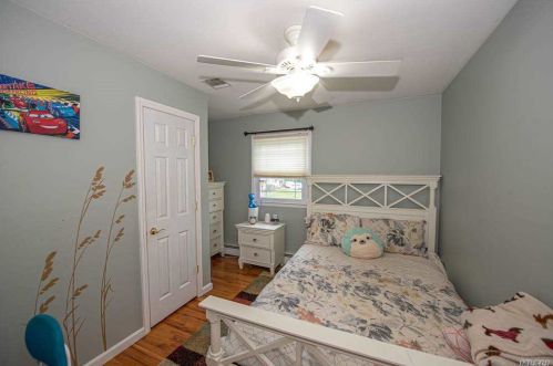 1 April Ave, Huntington Station NY 11746-7002 exterior