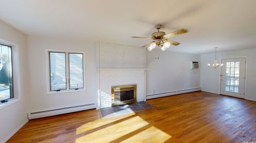 237 Crombie St, Huntington Station, NY 11746-1503