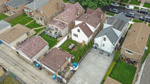 5616 Kolin Ave, Chicago IL 60629-4838 exterior