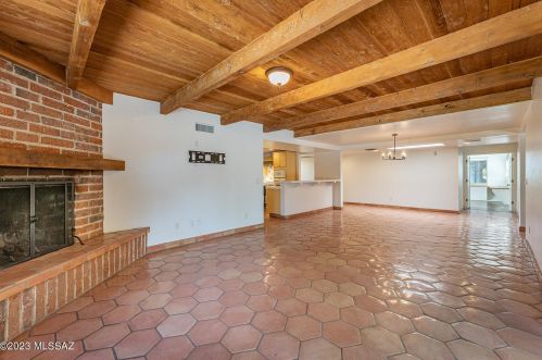 5925 Mina Vis, Tucson AZ 85718-4128 exterior