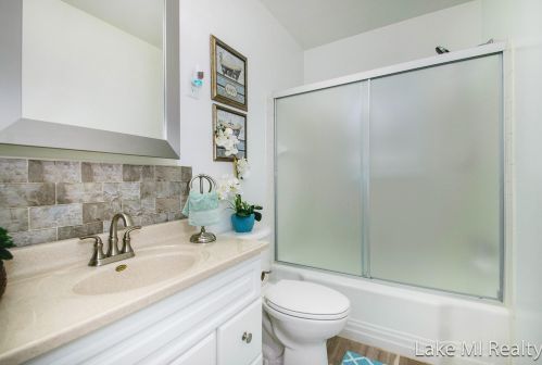 2833 Highgate Ave, Wyoming MI 49509-2957 exterior