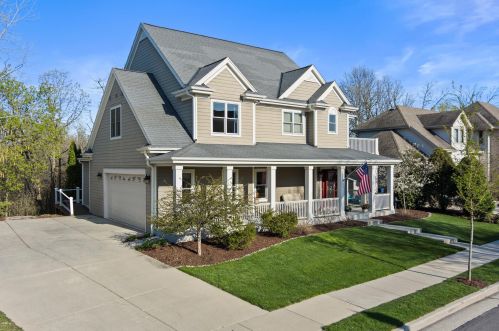 4021 Stonebridge Ct, Milwaukee, WI 53221-5749