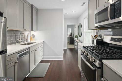 1409 Hopkins St, Washington DC 20036-5922 exterior