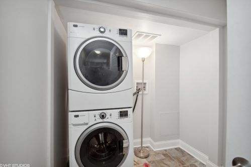 533 Oakdale Ave, Chicago IL  60657-8139 exterior