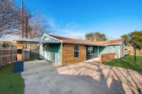 2109 Ridgewood St, Irving TX  75062-4203 exterior