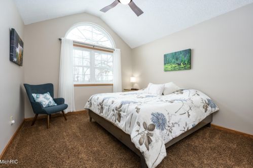 45551 Peninsula Dr, Grand Junction MI 49056-9462 exterior