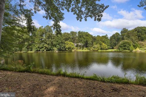 11013 Cripplegate Rd, Rockville MD 20854-1630 exterior