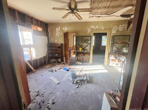 133 Jubilee St, New Britain CT  06051-2407 exterior