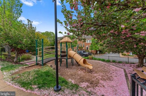 4659 Lambert Dr, Alexandria VA  22311-4942 exterior