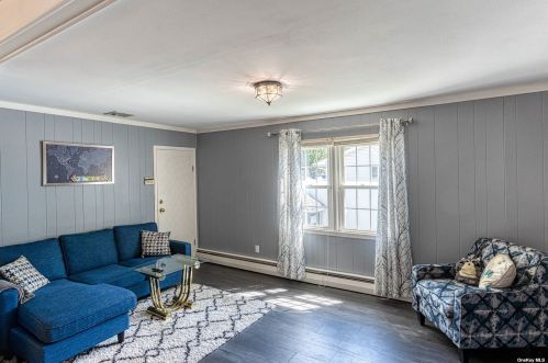 448 8th St, Bohemia NY  11716-1332 exterior