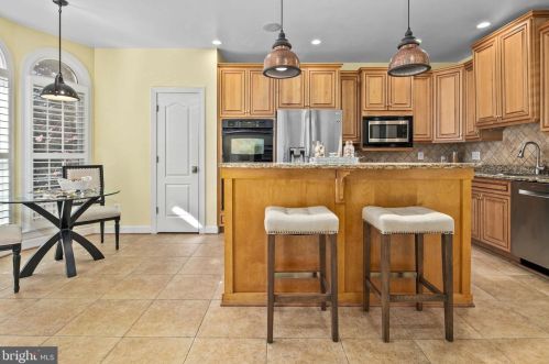 1822 Fonthill Ct, Mc Lean VA 22102-4792 exterior