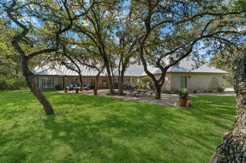 5703 Lockhill Rd, San Antonio TX 78240-1620 exterior