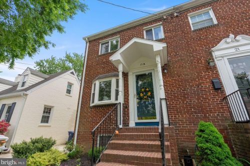 21 Myrtle St, Alexandria, VA 22301-2205