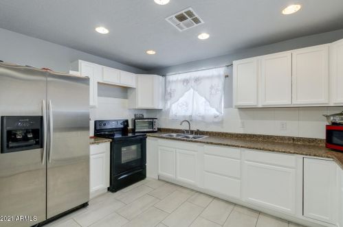 4419 Earll Dr, Phoenix AZ  85031-3821 exterior