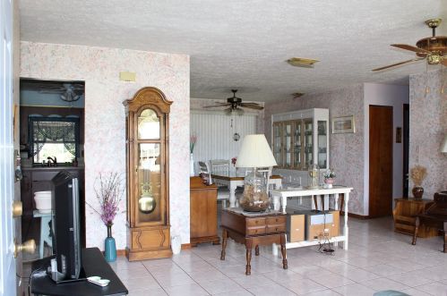 372 Carter Ave, Fort Pierce FL 34983-2998 exterior