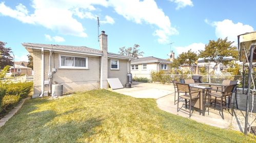 4901 Orange Ave, Chicago IL 60706-3223 exterior