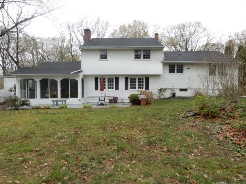 31 Mayflower Ln, Meriden CT 06450-3522 exterior