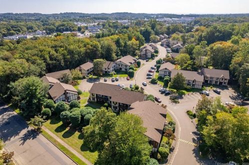 340 Foxwood Ln, Milford CT 06461-2734 exterior