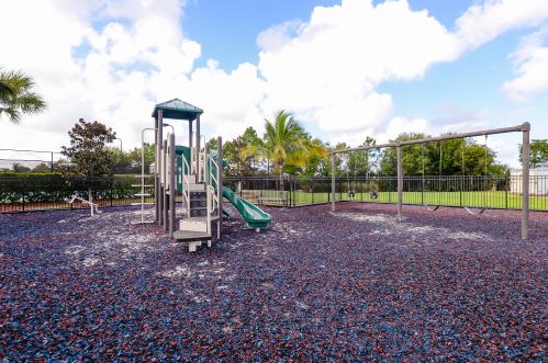 2582 Marshfield Ct, Fort Pierce FL 34953-4369 exterior